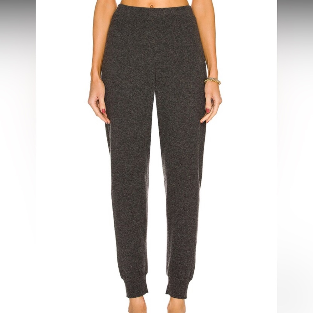 Fleur Du Mal Cashmere Jogger pants.
